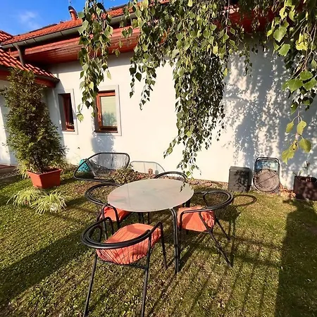 Se Zahradou 20 Minut Do Centra Prahy Apartment *