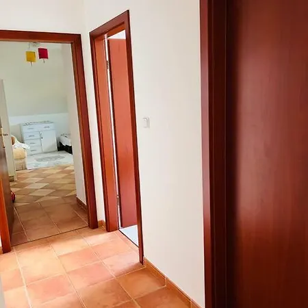 Se Zahradou 20 Minut Do Centra Prahy Apartment Orech