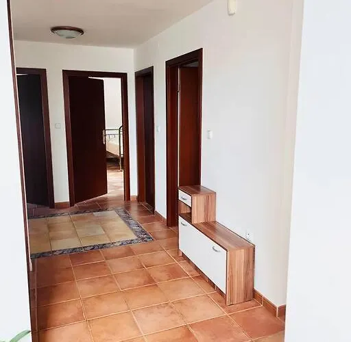 Lägenhet Se Zahradou 20 Minut Do Centra Prahy *